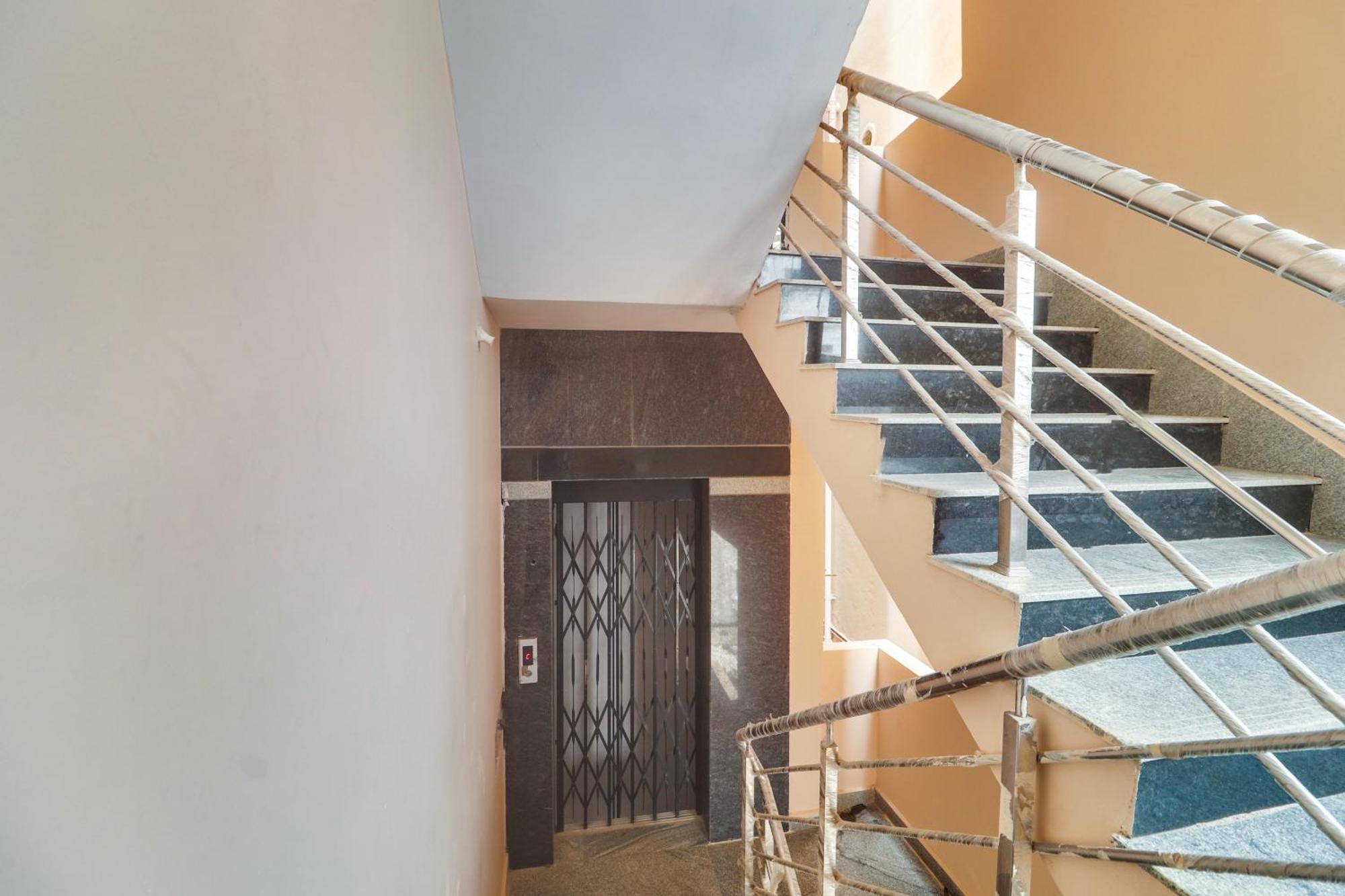 Hotel Collection O Sbr Kondapur Near Rto Office Hajdarábád Exteriér fotografie